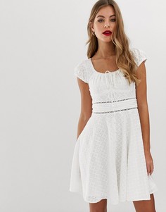 Белое платье миди с вышивкой ришелье и складками на талии Forever New-Белый