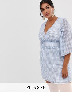 Платье в клеточку с глубоким вырезом Fashion Union Plus-Синий