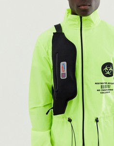 Черная сумка через плечо с резиновой нашивкой ASOS DESIGN-Черный