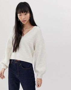 Джемпер толстой вязки с V-образным вырезом и пышными рукавами ASOS DESIGN-Кремовый
