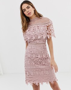 Розовое кружевное платье-футляр миди с высоким воротом Chi Chi London-Розовый