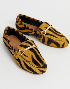 Кожаные лоферы с тигровым рисунком ASOS DESIGN Moment-Мульти