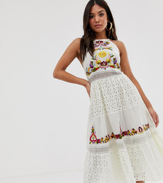 Ярусное платье миди с кружевом и вышивкой ASOS DESIGN Petite-Белый