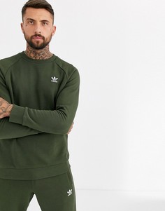 Свитшот цвета хаки с маленьким вышитым логотипом adidas Originals essentials-Зеленый