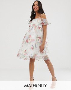Платье кремового цвета с цветочным принтом и оборкой Chi Chi London Maternity-Мульти