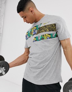 Серая футболка с этническим принтом Nike Training - Dry-Серый