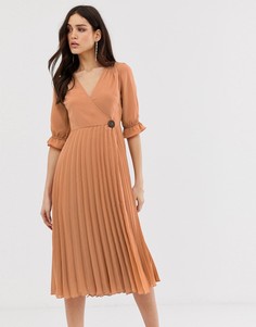 Плиссированное платье миди с запахом и кокосовой пуговицей ASOS DESIGN-Розовый