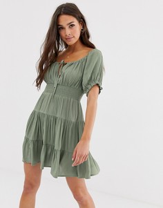 Ярусное короткое приталенное платье мини с присборенной отделкой на талии ASOS DESIGN-Зеленый