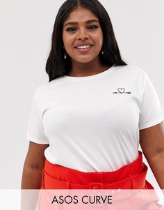 Футболка с сердцем-стрелой ASOS DESIGN Curve-Белый
