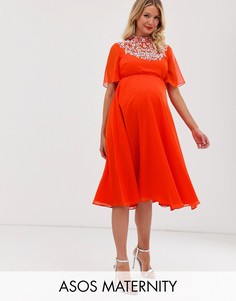Платье миди с кейпом и жемчужной отделкой ASOS DESIGN Maternity-Розовый