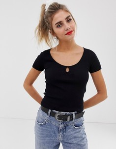 Черный топ в рубчик с вырезом капелькой Bershka