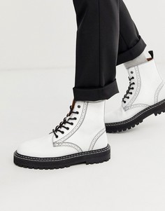 Кожаные высокие броги белого цвета со шнуровкой на массивной черной подошве ASOS DESIGN-Белый