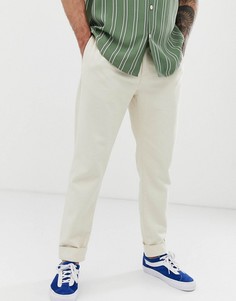 Светло-бежевые джинсы со складками ASOS DESIGN-Белый