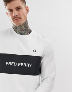 Белый свитшот с круглым вырезом Fred Perry