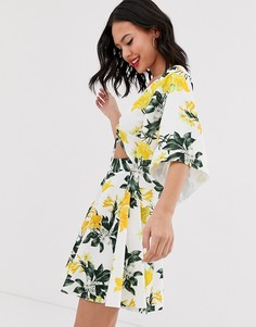 Короткое приталенное платье с цветочным принтом ASOS DESIGN-Мульти