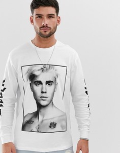 Свободный лонгслив с принтом \Justin Bieber\" спереди и на рукавах ASOS DESIGN-Белый