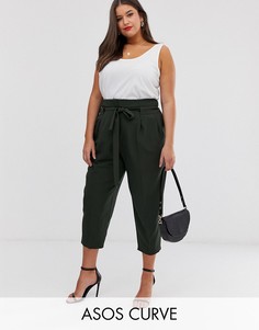 Суженные книзу строгие брюки укороченного кроя с поясом ASOS DESIGN Curve-Зеленый