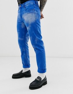 Ярко-синие узкие джинсы с облачным принтом ASOS DESIGN-Синий