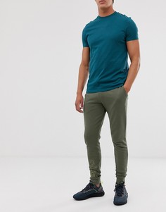 Зауженные джоггеры с вышитыми символами ASOS DESIGN-Зеленый
