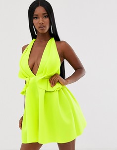 Короткое приталенное платье-халтер с оборкой на талии ASOS DESIGN-Желтый