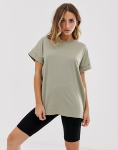 Свободная футболка бойфренда цвета хаки с отворотами на рукавах ASOS DESIGN-Зеленый