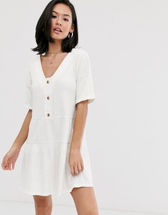 Фактурное свободное платье на пуговицах с ярусной юбкой ASOS DESIGN-Белый