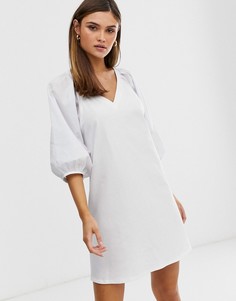Платье-мини с V-образным вырезом и пышными рукавами ASOS DESIGN-Белый