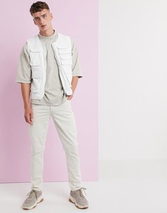 Светло-бежевые узкие джинсы ASOS DESIGN-Кремовый
