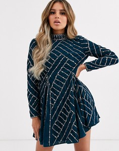 Бархатное свободное платье с заклепками и отделкой бисером ASOS DESIGN-Зеленый