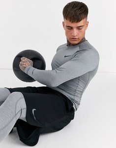 Серый лонгслив Nike Pro Training