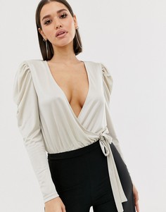 Боди темного цвета слоновой кости с глубоким вырезом и запахом ASOS DESIGN-Бежевый