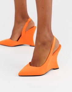 Ярко-оранжевые туфли на танкетке с ремешком на пятке и острым носком ASOS DESIGN Poison-Оранжевый