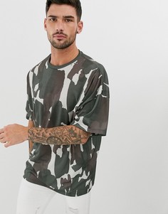 Свободная футболка со сплошным камуфляжным принтом ASOS DESIGN-Мульти