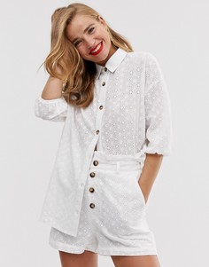 Белая рубашка с вышивкой ришелье на пуговицах In The Style x Dani Dyer-Белый