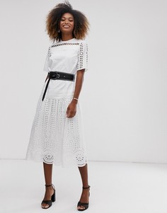 Свободное платье миди с вышивкой ришелье и поясом с заклепками ASOS DESIGN-Белый
