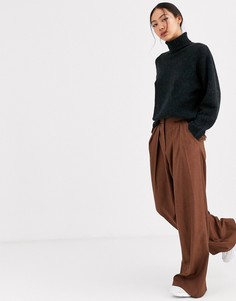 Коричневые брюки со складками спереди ASOS WHITE-Коричневый