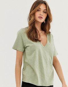 Футболка цвета хаки с V-образным вырезом ASOS DESIGN-Зеленый