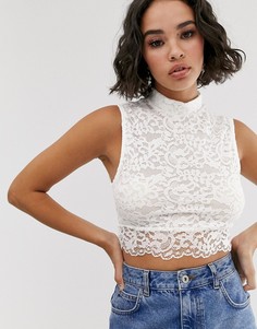 Белый кружевной кроп-топ без рукавов Bershka