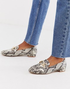 Лоферы с эффектом змеиной кожи и цепочками Carvela-Мульти
