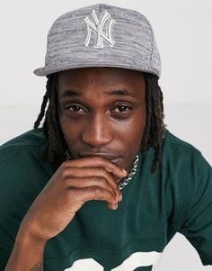 Серая кепка New Era 9Fifty Engineered Fit NY-Серый