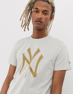 Серо-бежевая футболка с логотипом New Era MLB New York Yankees-Кремовый