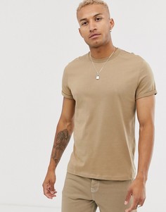 Бежевая футболка с круглым вырезом и отворотами на рукавах ASOS DESIGN-Бежевый