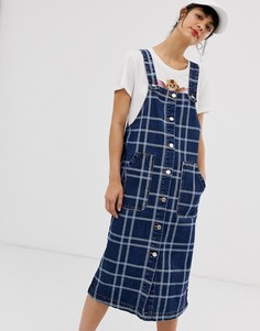 Синий джинсовый сарафан в клетку Monki-Мульти