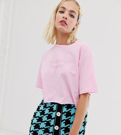 Укороченная футболка с логотипом в виде татуировки Reclaimed Vintage Inspired-Розовый