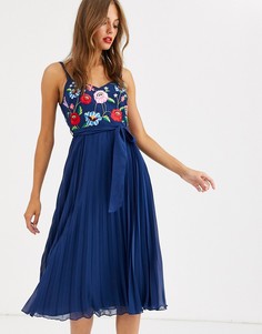 Платье миди на бретельках с плиссировкой и вышивкой ASOS DESIGN-Темно-синий