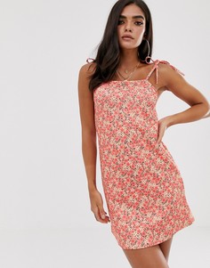 Свободное платье на бретельках с цветочным принтом Missguided-Розовый