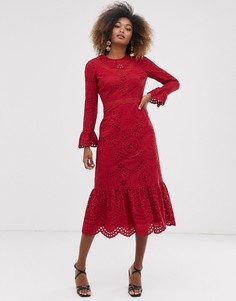 Премиум-платье макси с вышивкой ришелье, оборкой по краю и расклешенными рукавами ASOS DESIGN-Красный