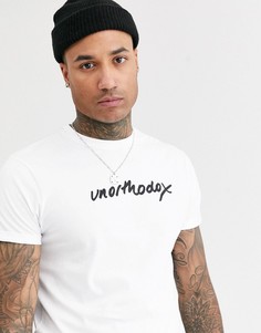 Футболка с принтом на груди и отворотами на рукавах ASOS DESIGN-Белый