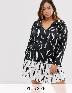 Свободное платье с воротником и монохромным принтом River Island Plus-Черный