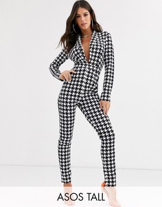 Комбинезон-смокинг с глубоким вырезом в ломаную клетку ASOS DESIGN Tall-Мульти